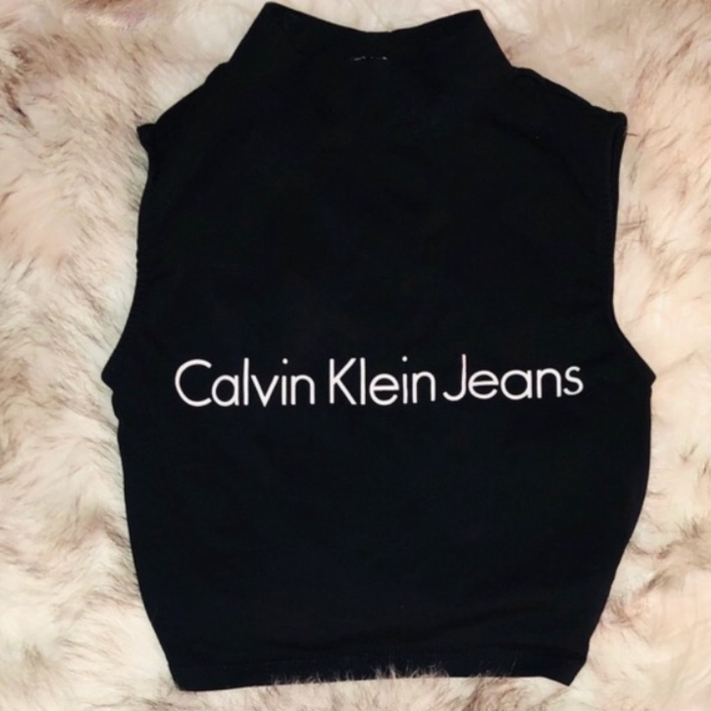 *TRENDY* Calvin Klein Jeans Crop Top!